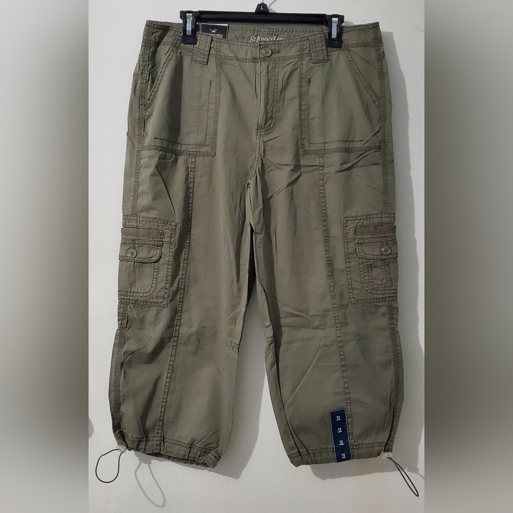 St Johns Bay Women's Olive Green Capris. NWT